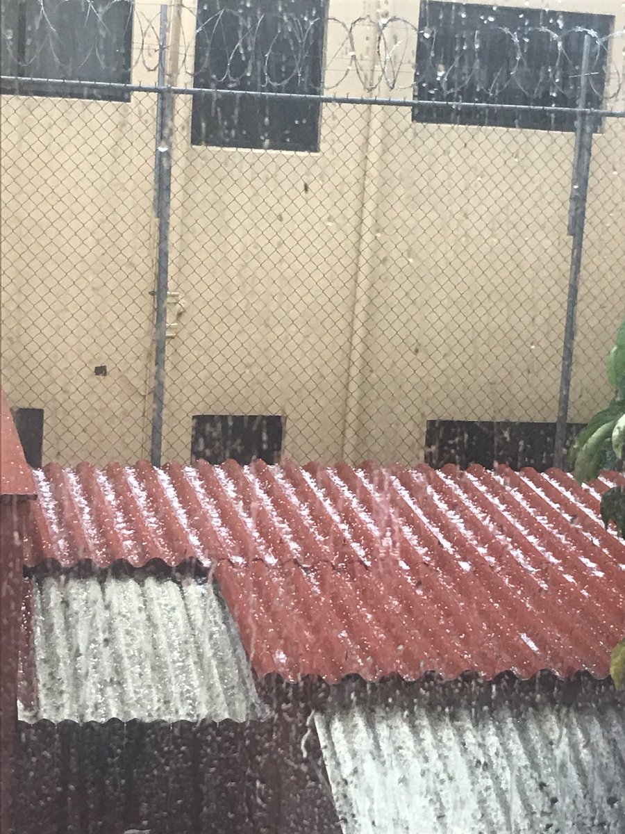 Granizo en la colonia Narvarte. (Tomada de Twitter)