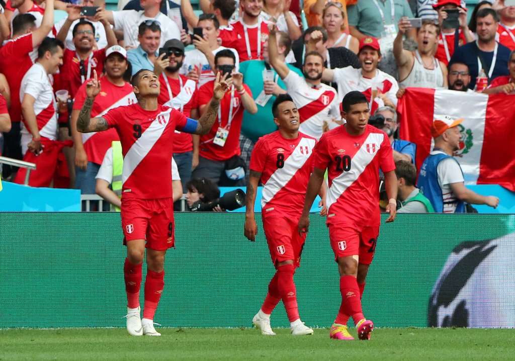 Paolo Guerrero en festejo de gol (Reuters)