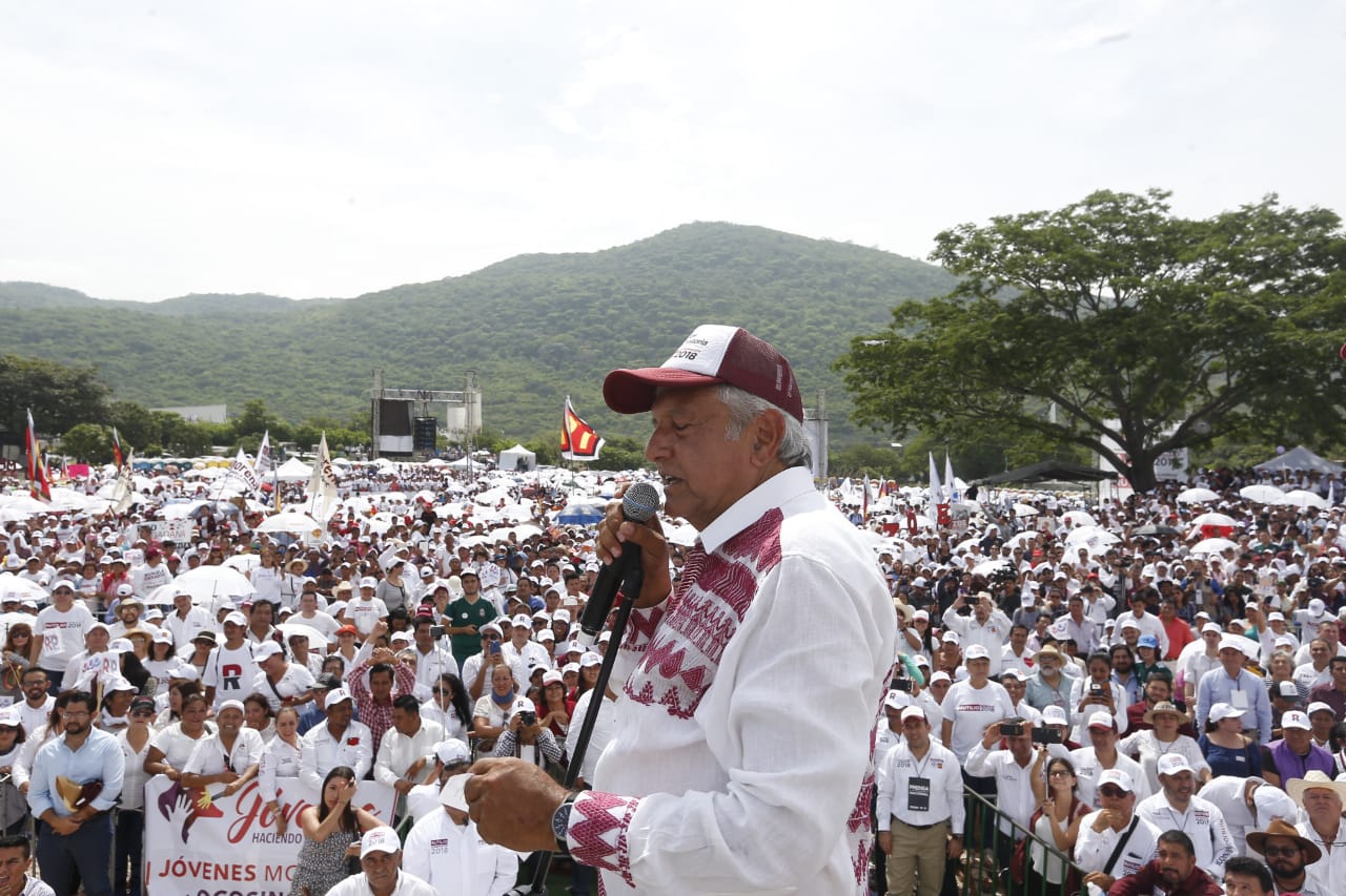 Andrés Manuel López Obrador en el cierre de campaña en Tuxtla Gutiérrez, Chiapas. (Foto: Hector Tellez).