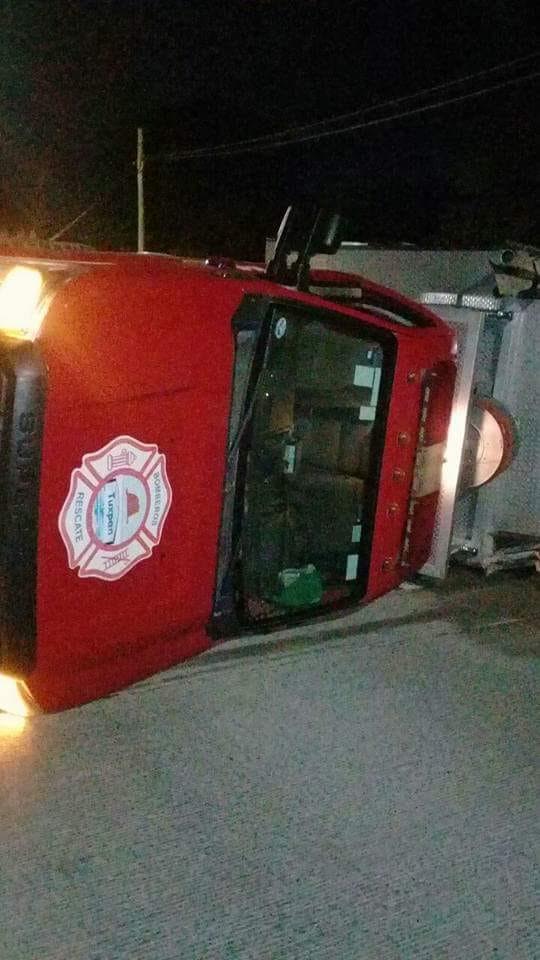 Los bomberos se dirigían a sofocar un incendio. (Isabel Zamudio)