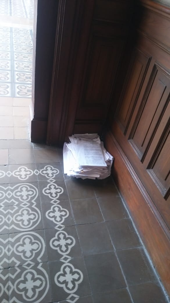 Los documentos fueron arrinconados en un pasillo del Palacio.  (Eduardo Mendieta).