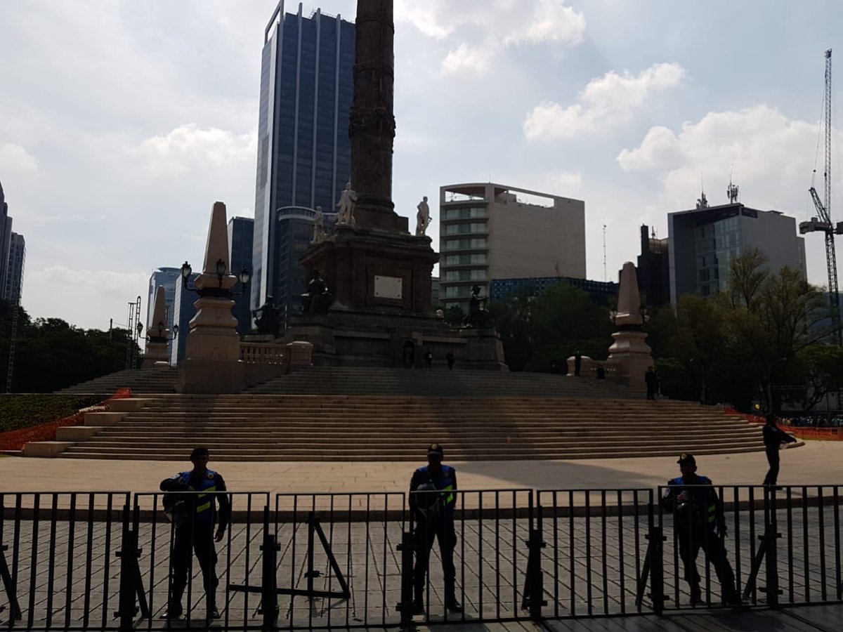 El gobierno de la Ciudad de México colocará pantallas en la columna del Ángel de la Independencia.(@hiramalmeidae)