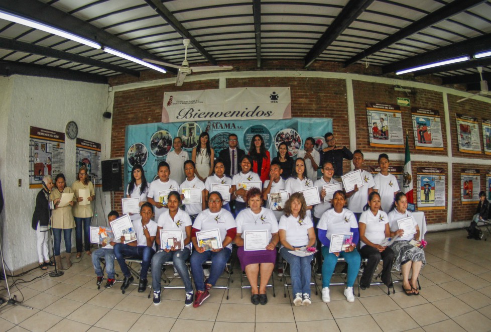 Fueron 24 los graduados en educación preescolar, primaria y secundaria. (Francisco Martínez)