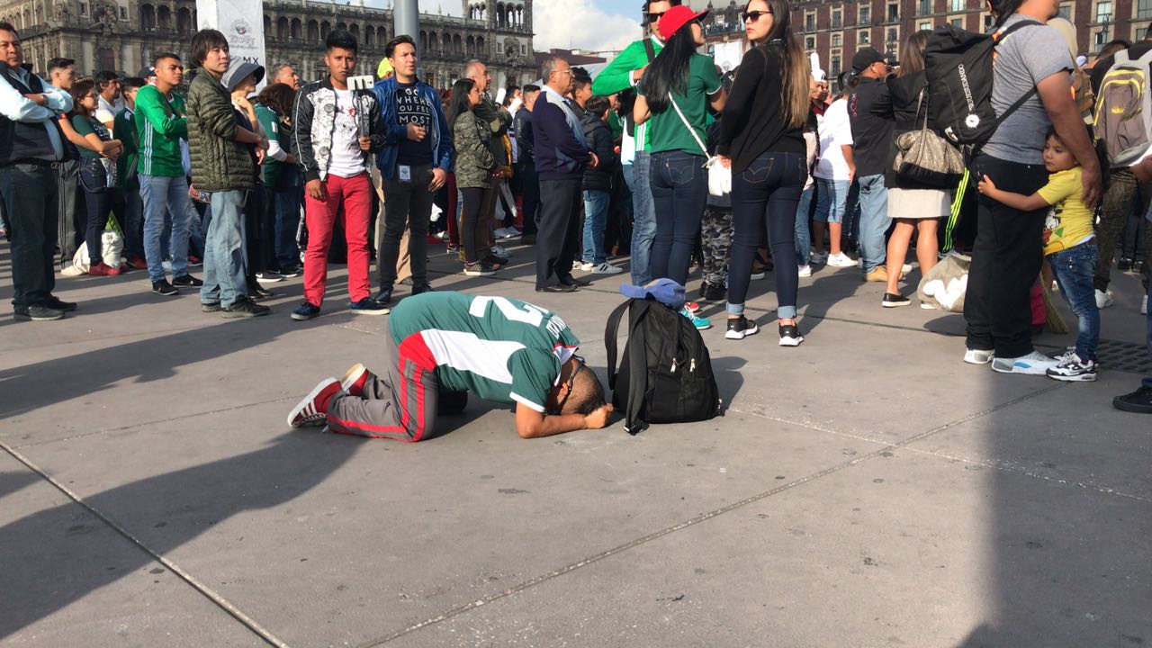 Los aficionados llegaron desde temprano al Zócalo. (Mario Fragoso)