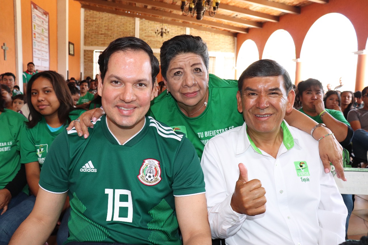 Pedro Tepole, candidato a la alcaldía por el Partido Verde Ecologista (der), y Juan Pablo Kuri, candidato a la diputación local por el distrito 25. (E