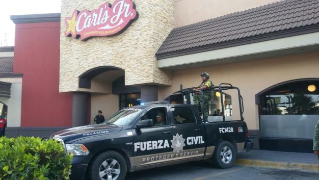 El robo causó la movilización de la policía de San Nicolás, Fuerza Civil y la Policía Militar. (Zyntia Vanegas).