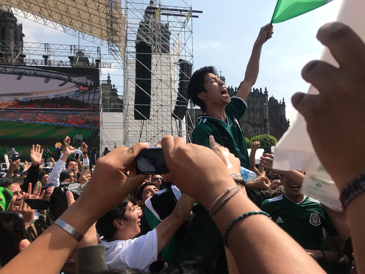 La selección mexicana de futbol consiguió su pase a octavos de final.(Mariana R. Fomperosa)