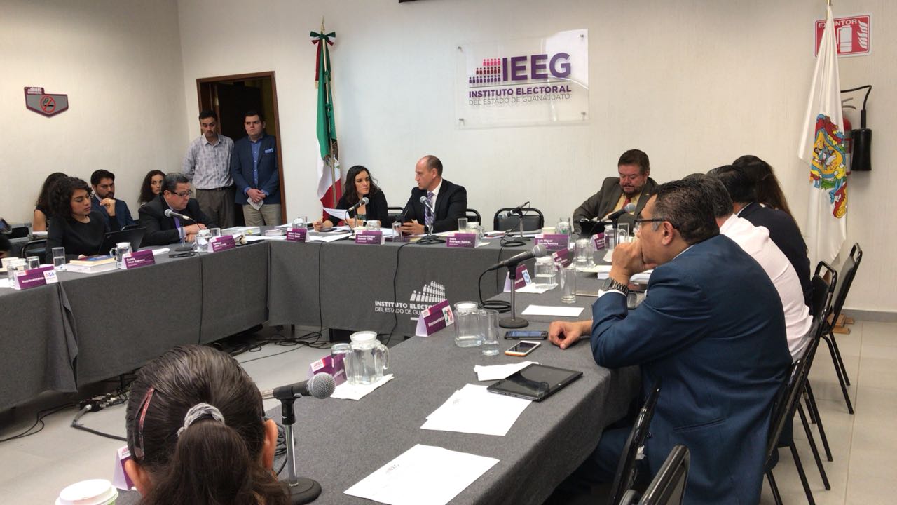 IEEG denuncia desaparición de boletas en Celaya. (Foto Carlos Olvera)