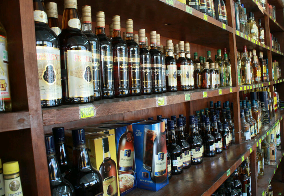 Los "precavidos" hacen las compras de alcohol días antes. (Notivox Digital)