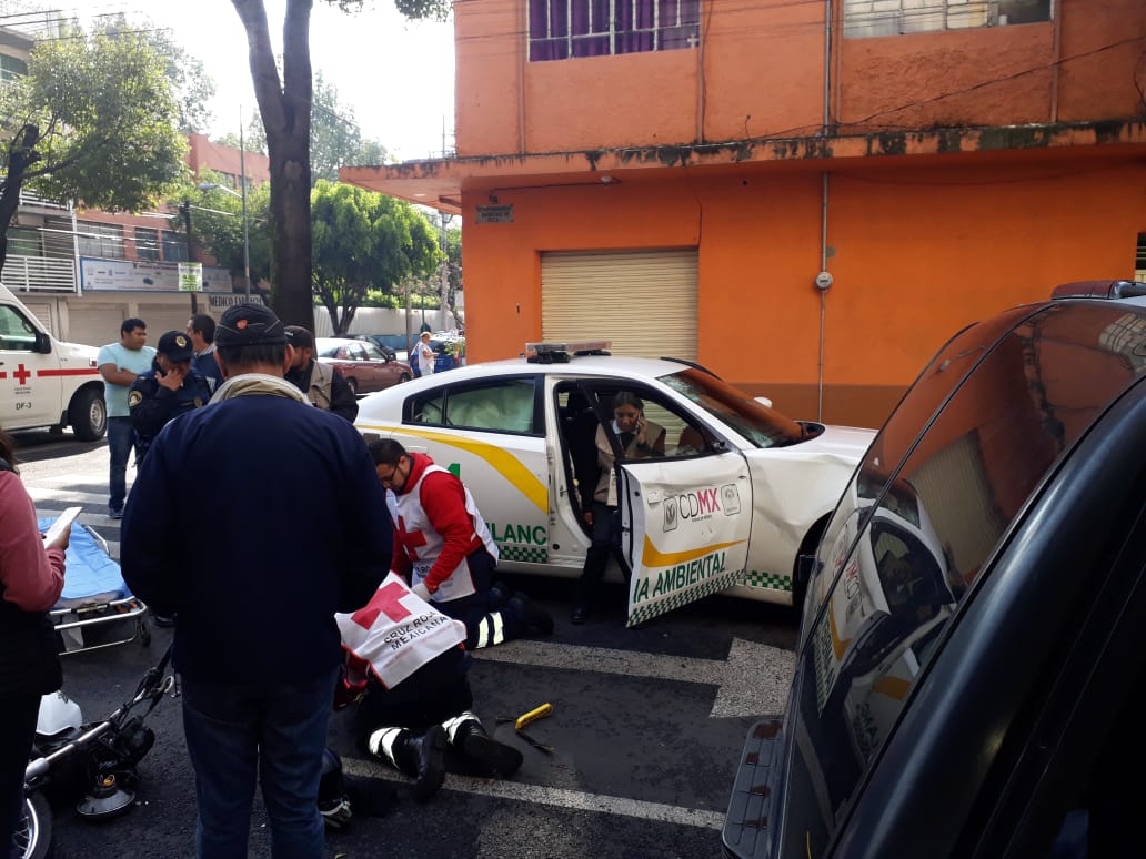 Los responsables fueron detenidos en el lugar para deslindar responsabilidades. (Especial)