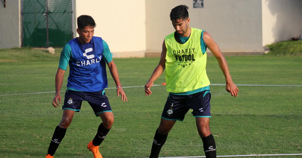 Mediocampista de Santos Laguna, Diego de Buen. (Cortesía Santos Laguna)