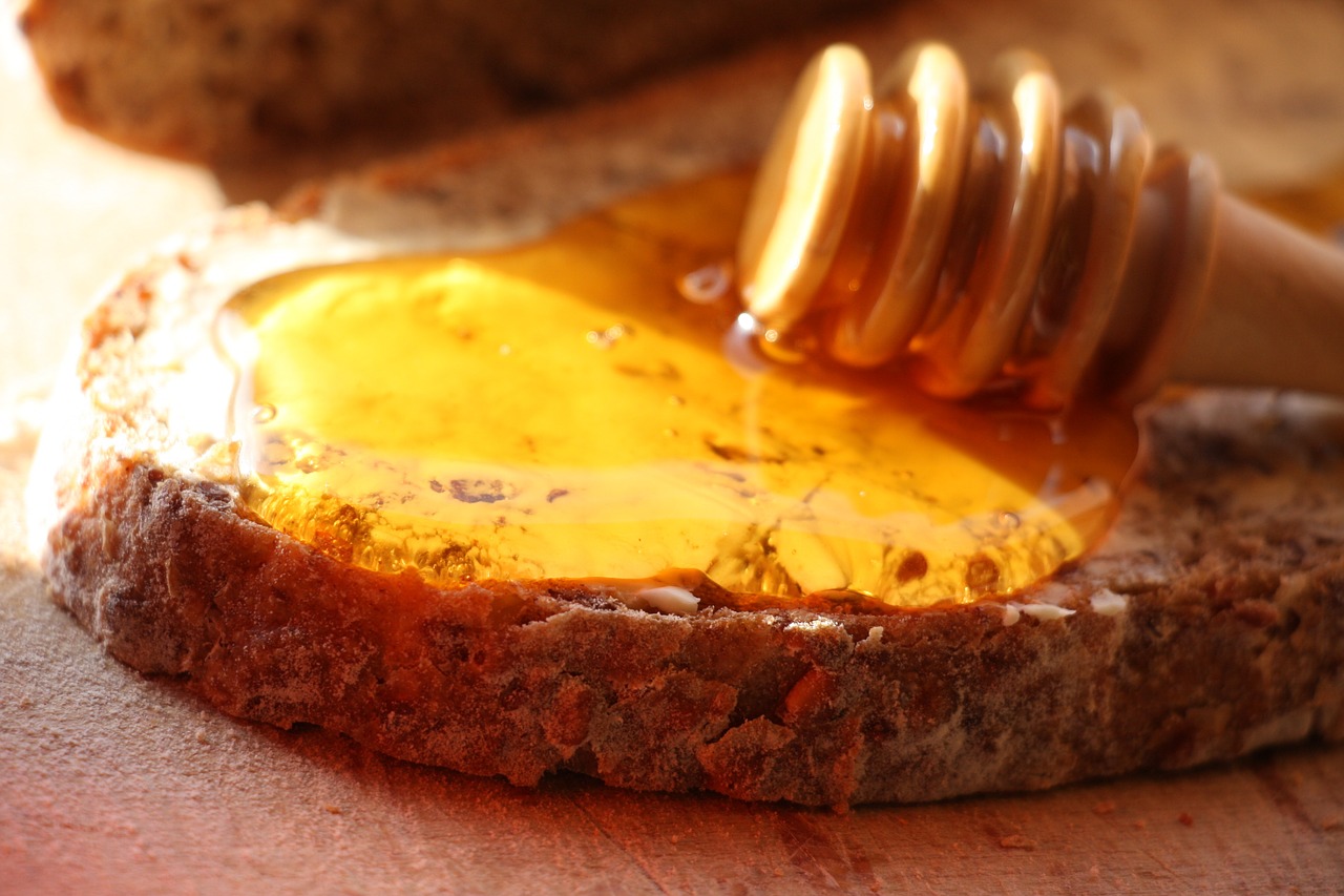 La miel de abeja puede brindar enormes beneficios a tu salud. (Especial)