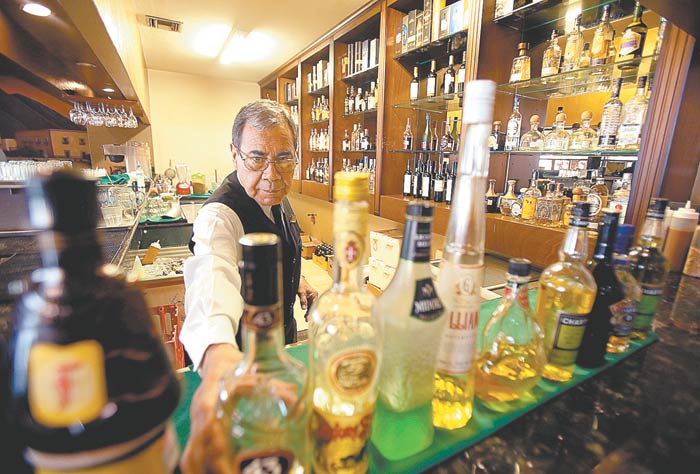 No habrá venta de alcohol a partir del primer minuto del sábado. (Foto: Roberto Alanís )
