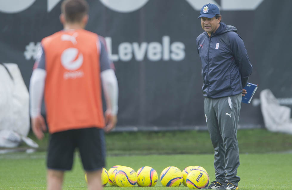 José Cardozo en entrenamiento con Chivas (Mexsport)