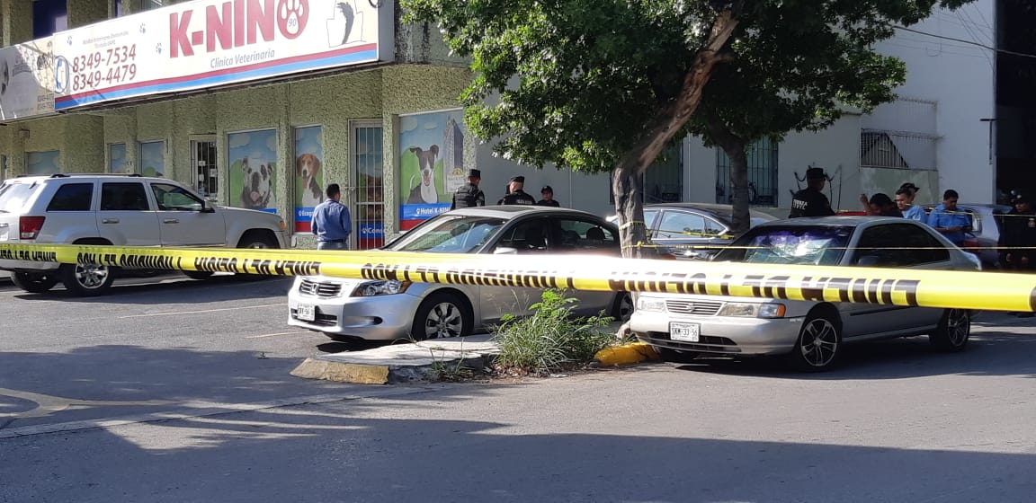 La zona fue resguardada por elementos de la Policía de Monterrey y de Fuerza Civil. (Mayte Villasana).