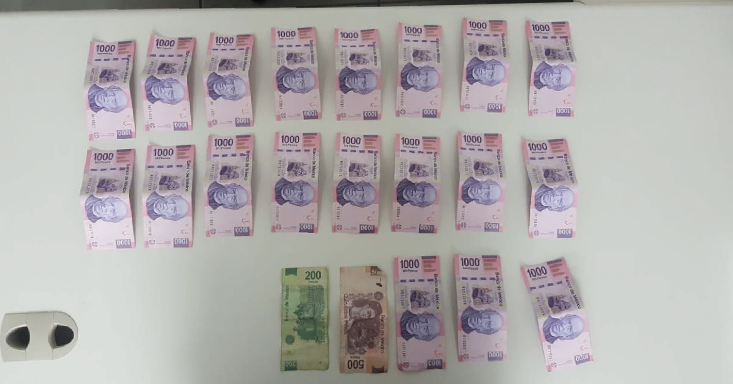 A los detenidos se les decomisó dinero que supuestamente utilizaban para comprar el voto.
