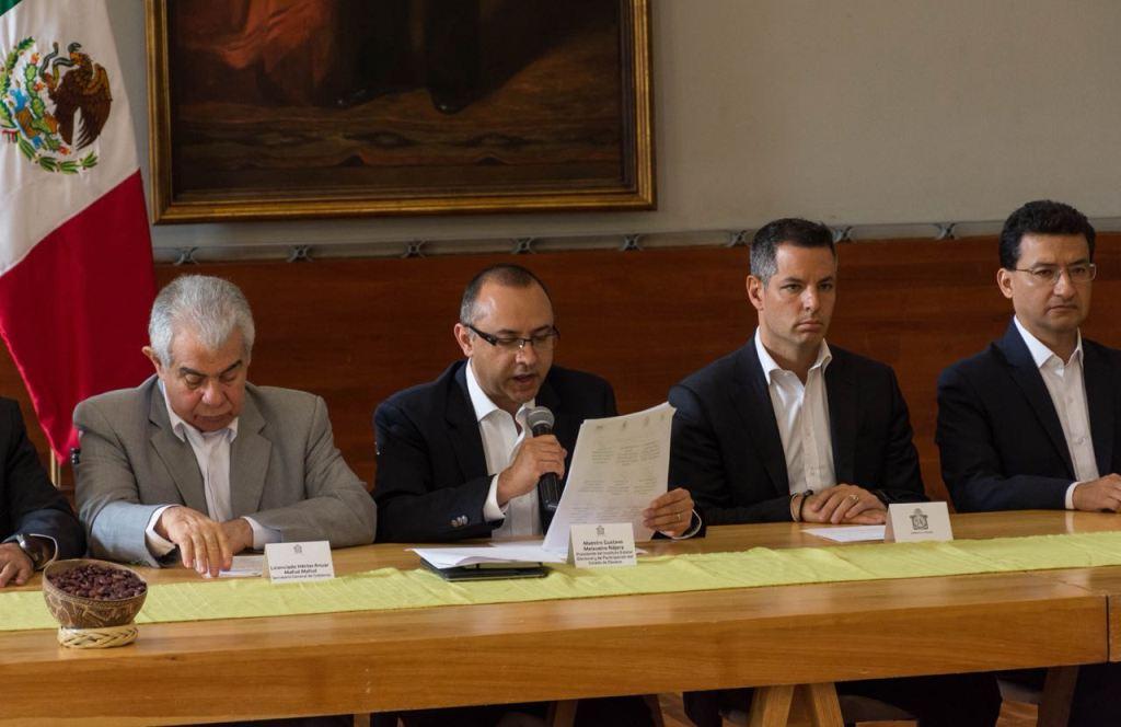 El acuerdo fue firmado por autoridades del estado y dirigentes de partidos políticos.