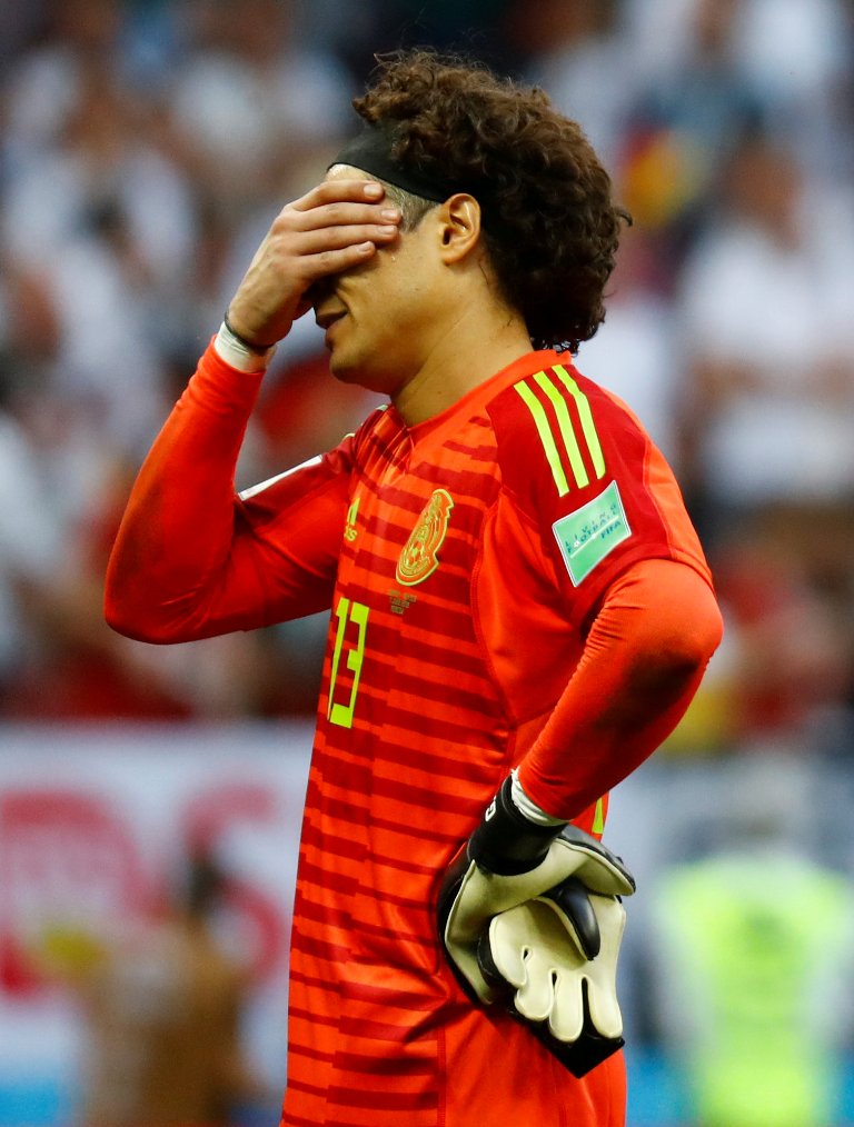 Guillermo Ochoa en lamento (Reuters)