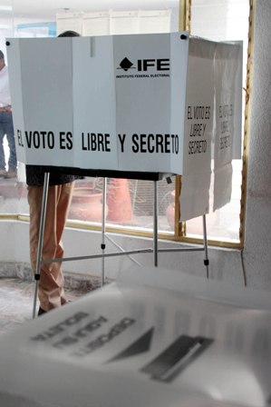 Invita a quienes participan en este proceso democrático hacer de éste, una fiesta cívica. (Tania Contreras)