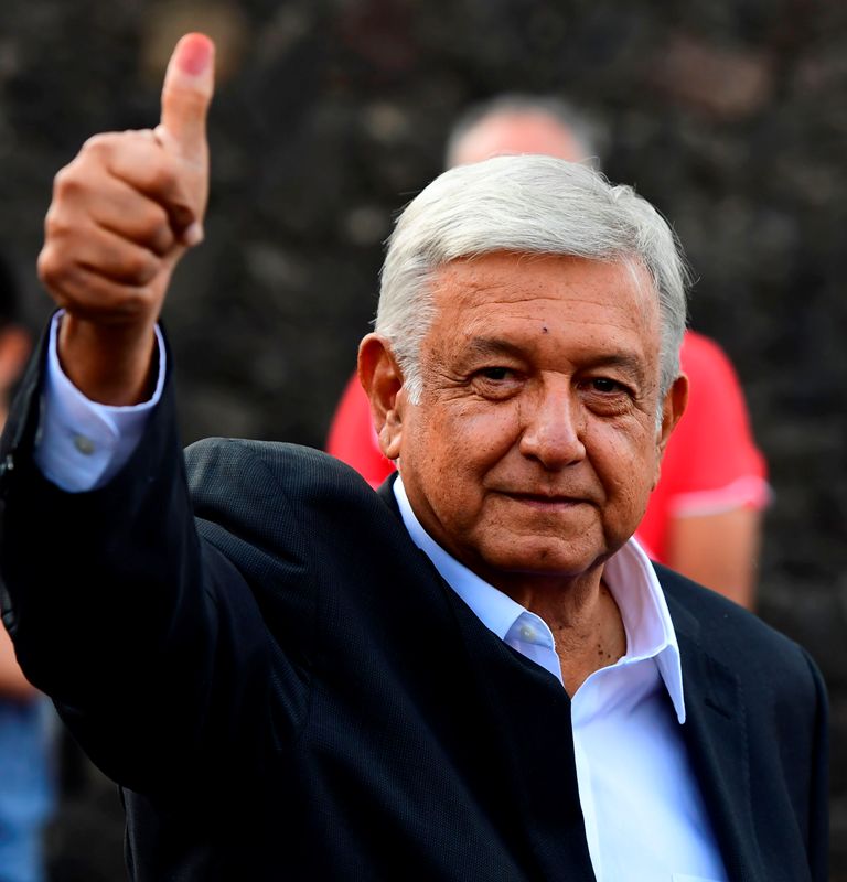 AMLO, después de emitir su voto en la delegación Coyoacán.