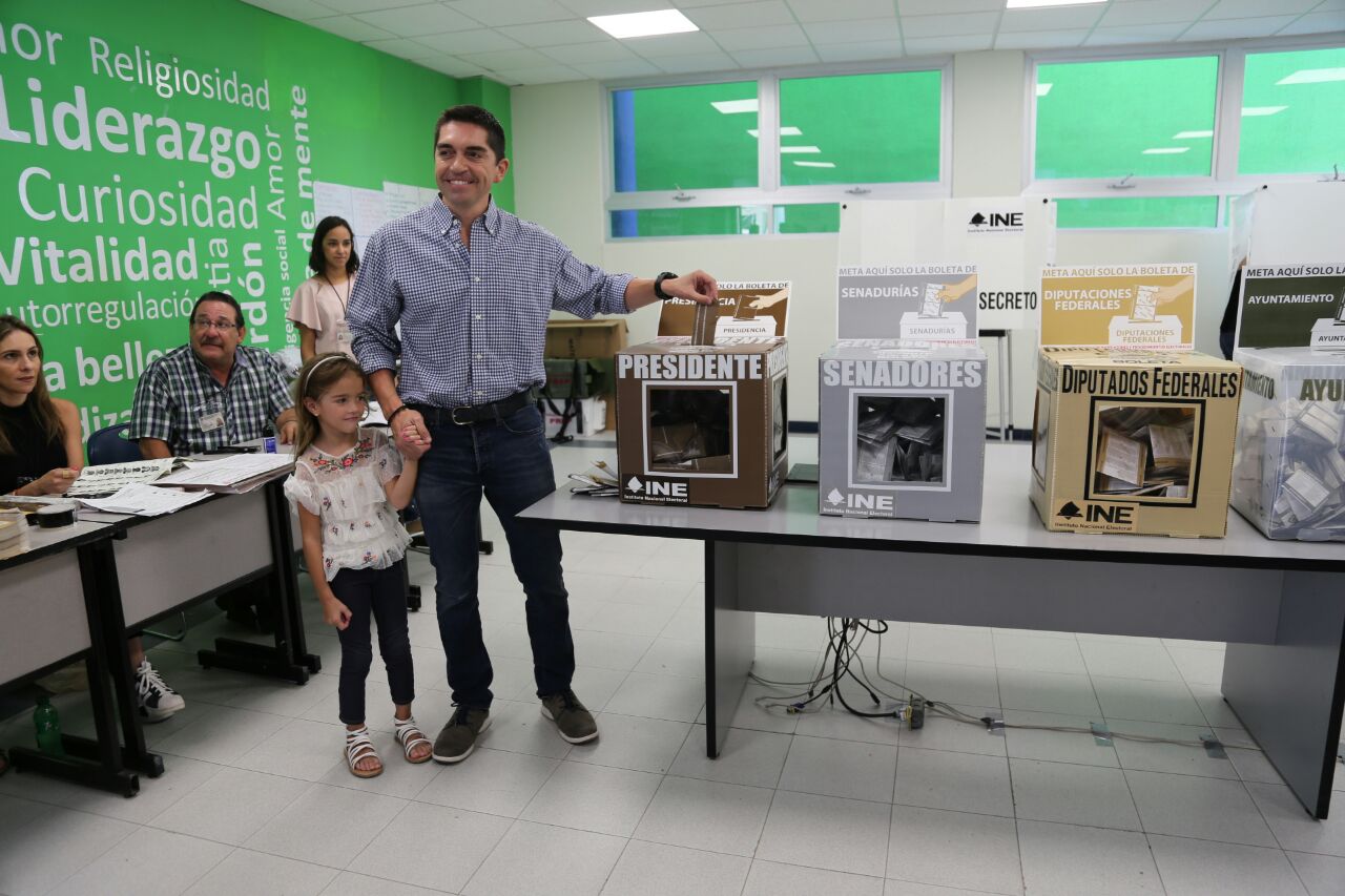 El candidato mencionó que boletas del Distrito V de Torreón aparecieron en Saltillo. (Martín Piña)