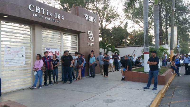 Ciudadanía espera inicio de votaciones. (Víctor Duran)