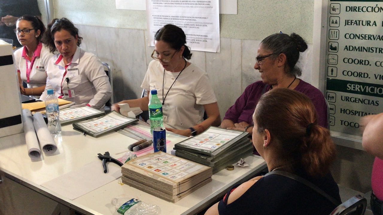 Algunos ciudadanos dieron vueltas por las casillas sin encontrar boletas. (Ana Ponce)