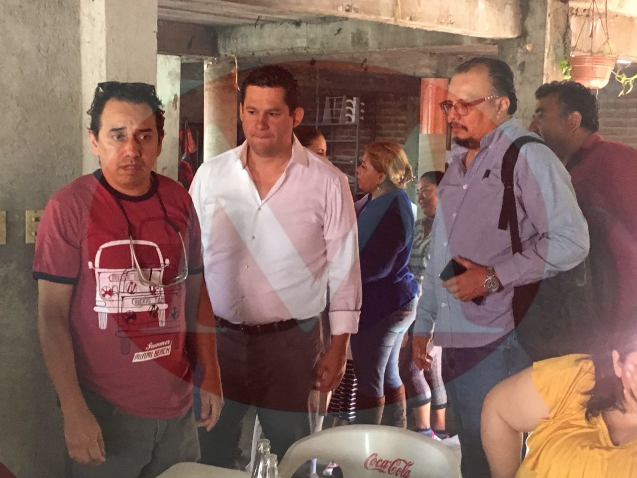 Diego Sinhue desayunando antes de emitir su voto