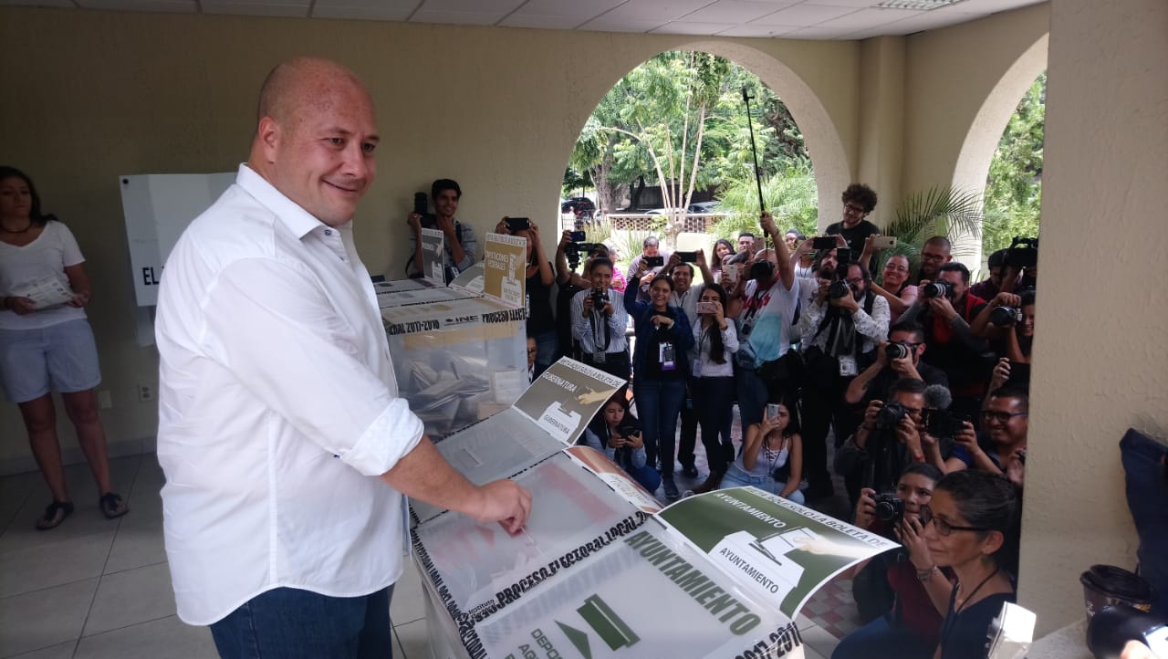 Enrique Alfaro (Víctor Hugo Ornelas)