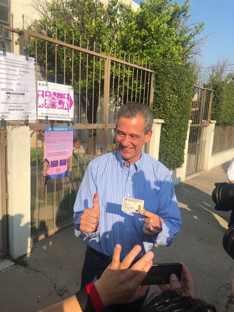Héctor López Santillana emitió voto.