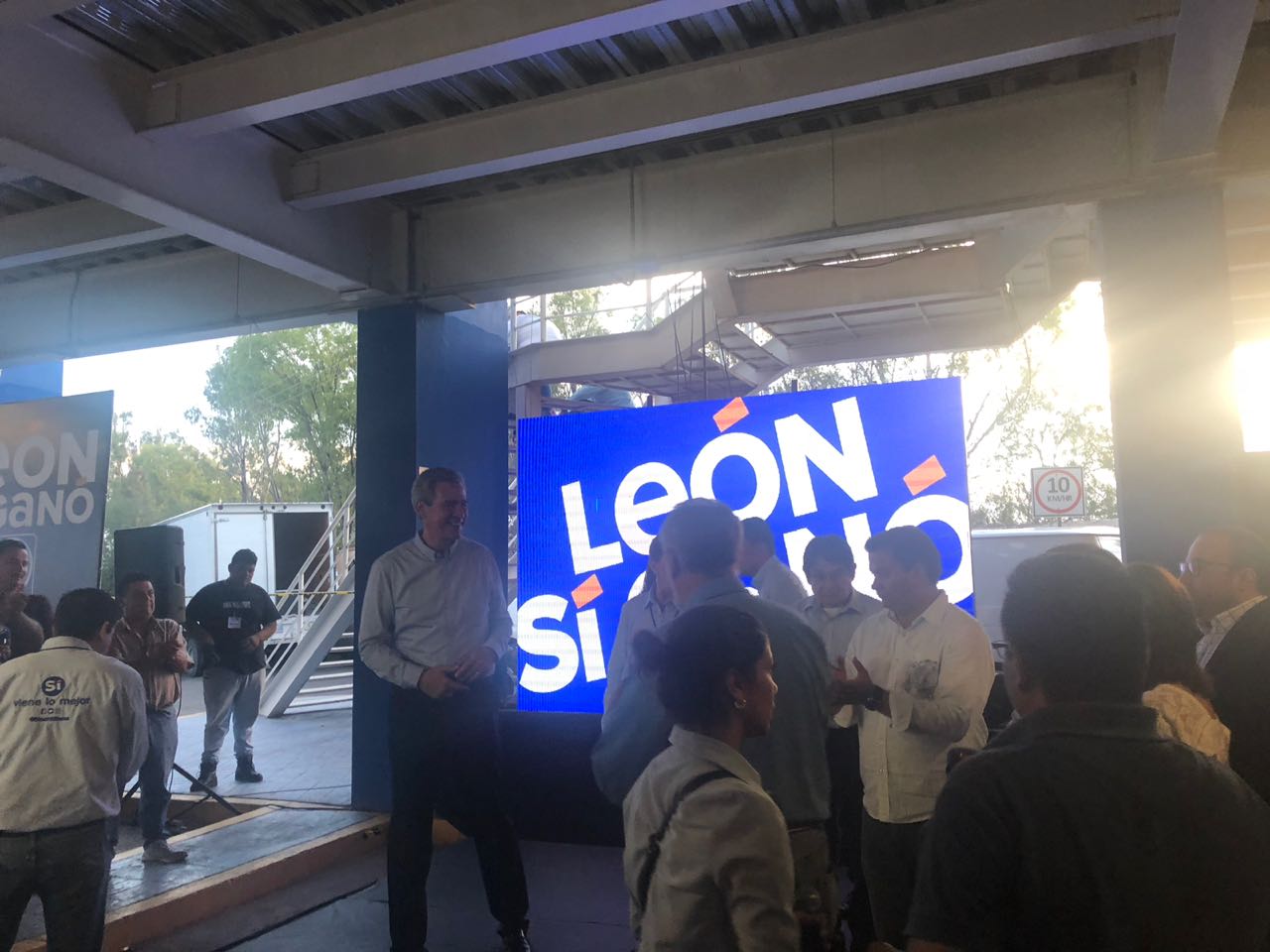 Héctor López Santillana festejó.