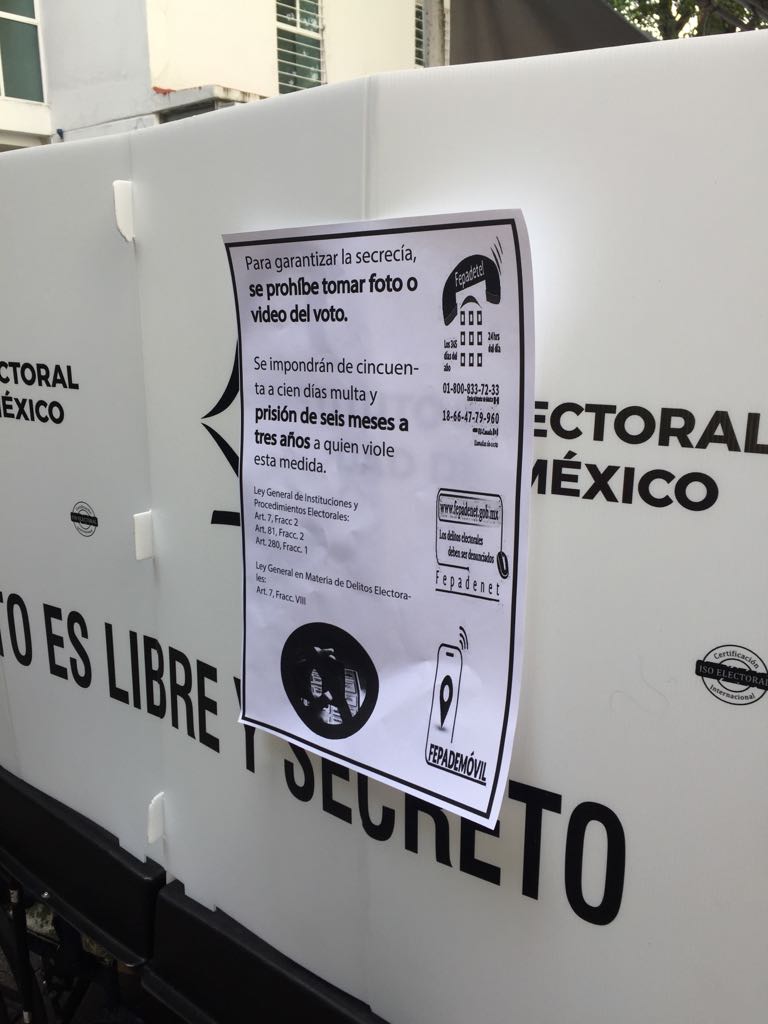 Hoja que aparece en casillas de la Sección 0738 de Coyoacán (Foto: Rosalía Solís).