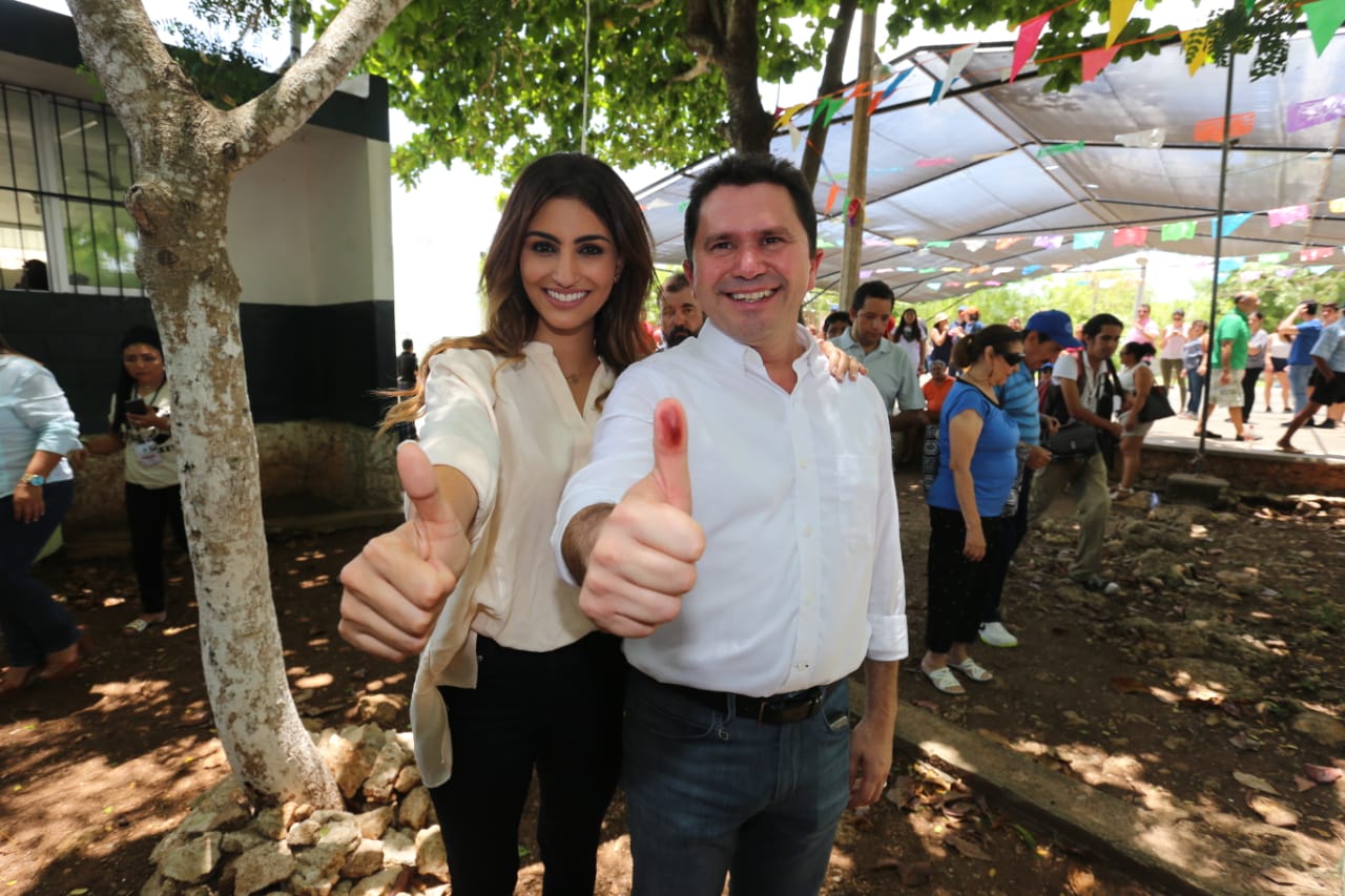 Mauricio Sahui luego de emitir su voto. (Javier Ríos)