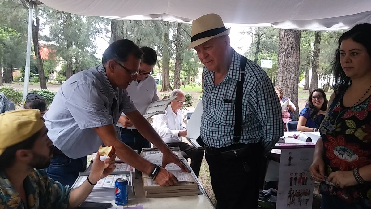 Miguel Ángel Navarro votó en el parque Camino Real