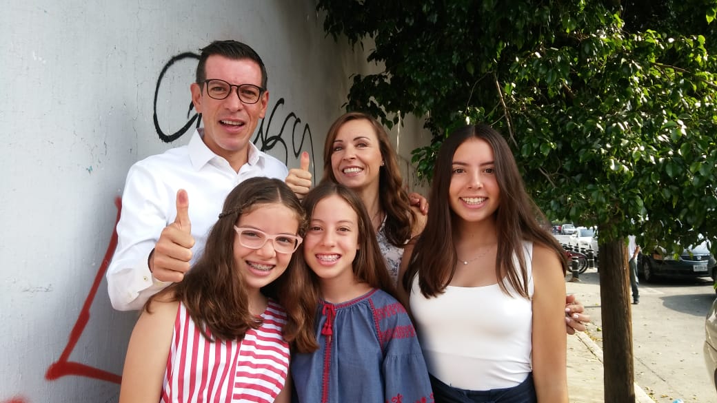 Miguel Castro acudió a votar en familia (Maricarmen Rello)