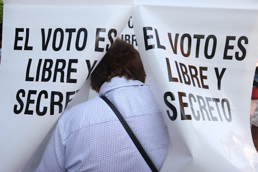 Votaciones en casillas de Tuxtla Gutierrez, Chiapas, donde se vota por presidencia de la República, senadores y diputados federales. (Javier García)
