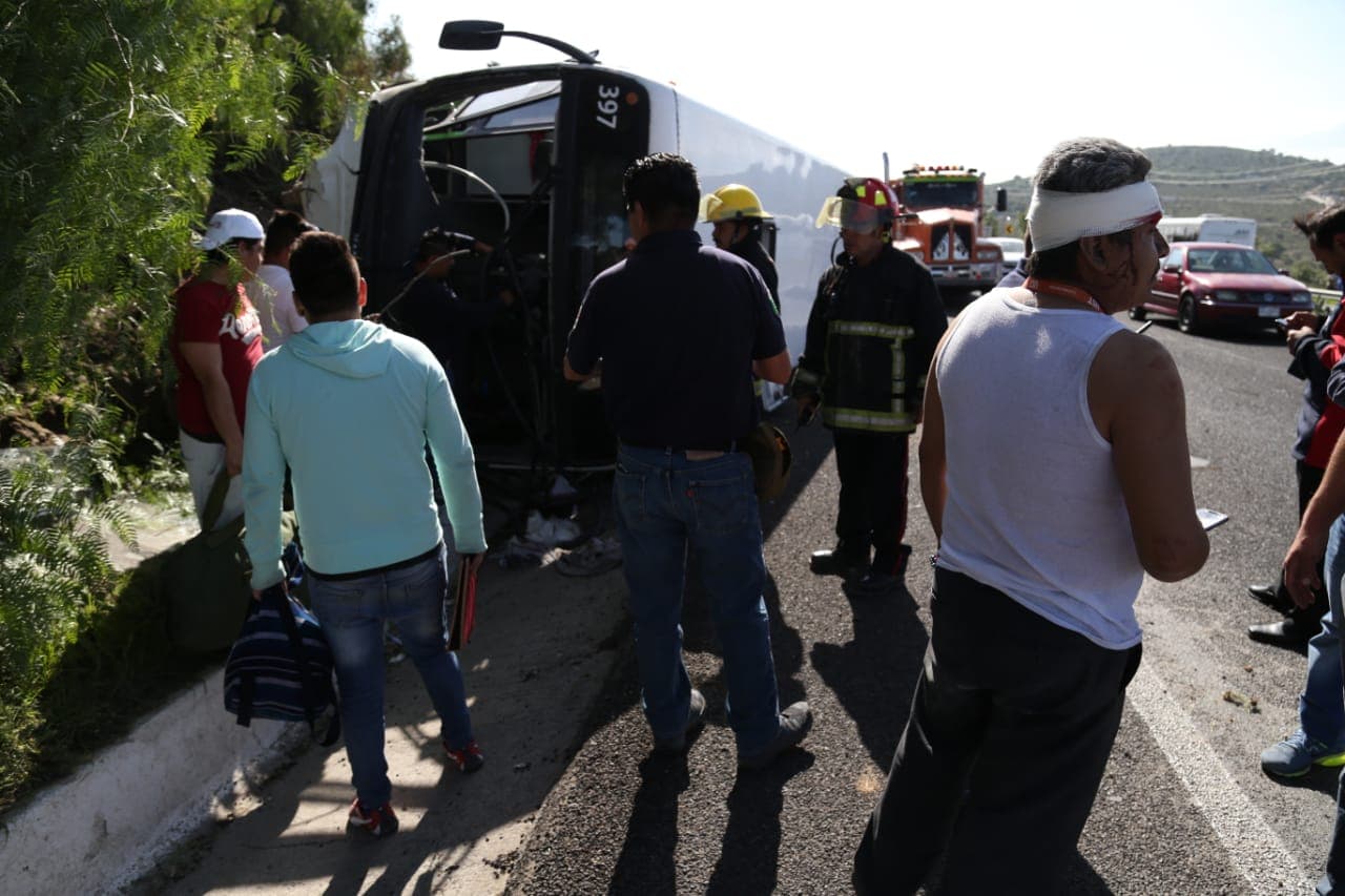 El autobús impactó camioneta Ford Explorer. (Cortesía)