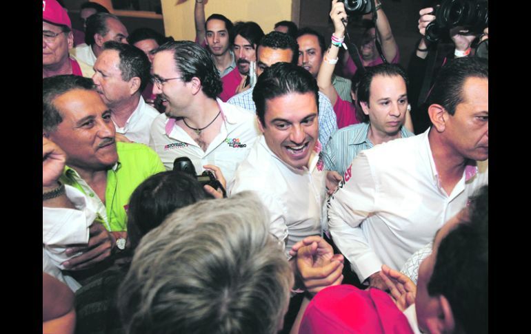El entonces candidato a la gubernatura de Jalisco celebra su triunfo en la elección de 2012. (Cortesía)