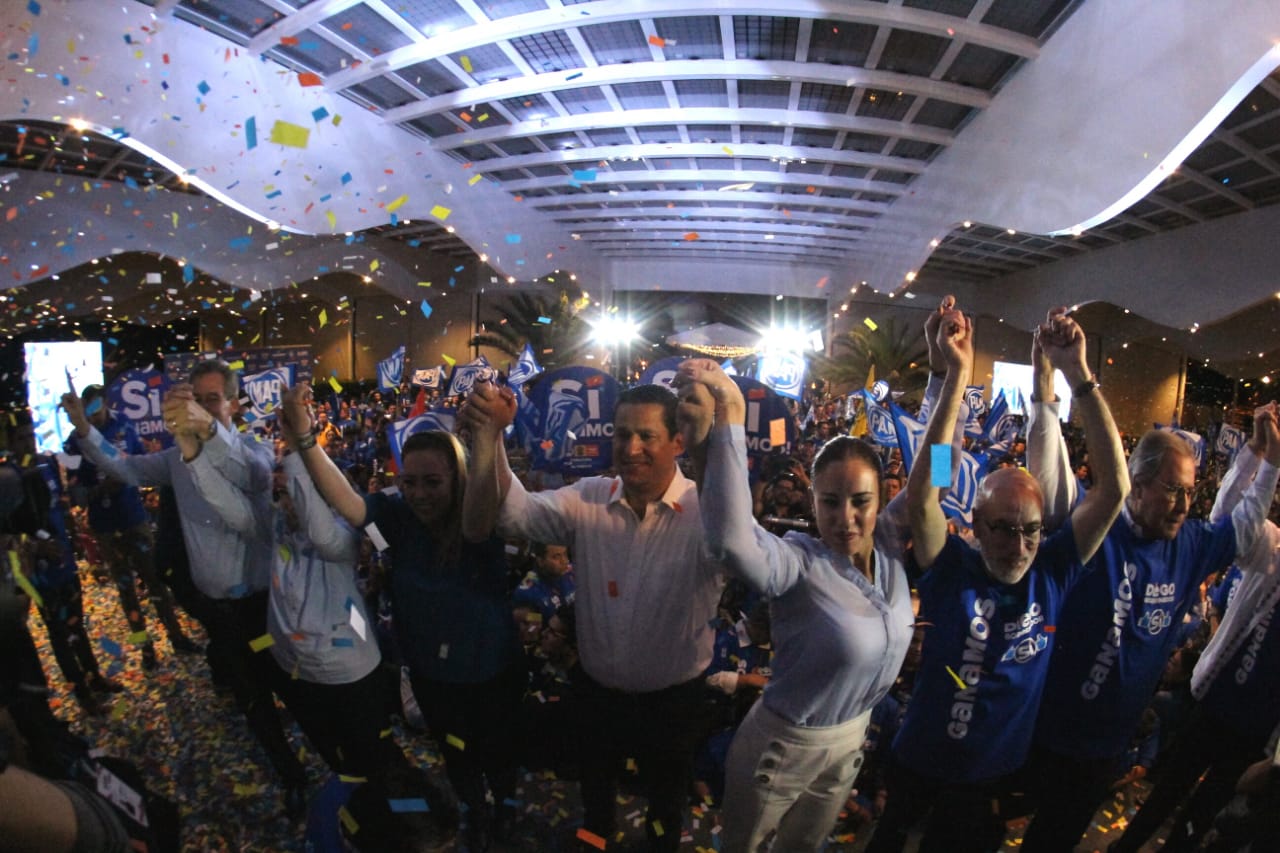 En celebración a Diego Sinhue. (Foto Dany Béjar)