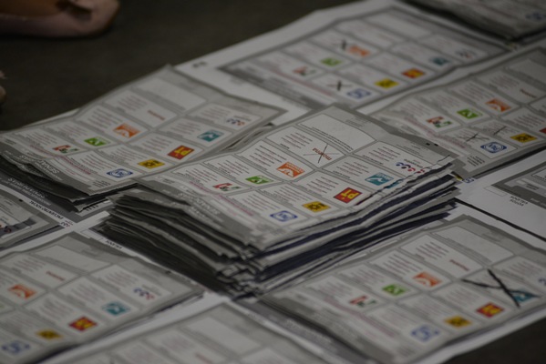 El PRI peridó también la mayoría en algunos congreso locales y el control de varios municipios. (Cuartoscuro)