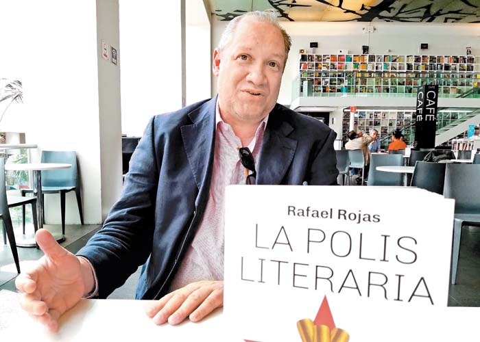 “El primero de los rechazados por el régimen isleño fue Carlos Fuentes”, comenta el autor.