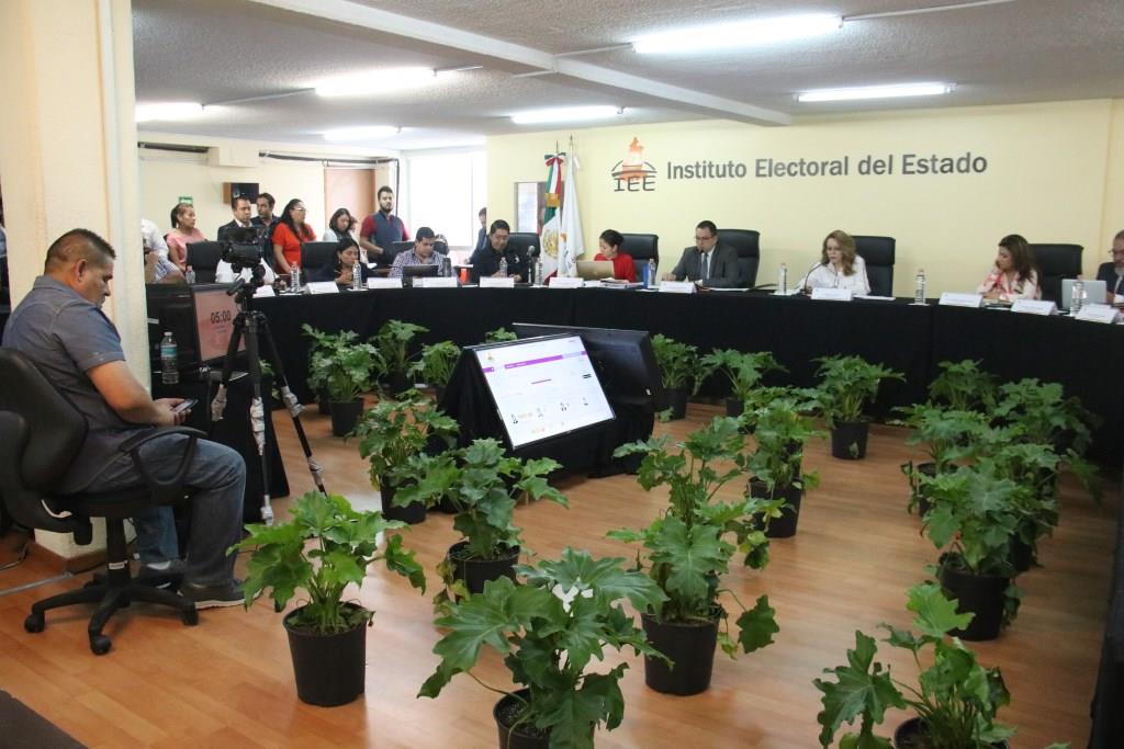 Sesión permanente de seguimiento de la Jornada electoral 2018 en el Instituto Electoral del Estado (Agencia Enfoque)