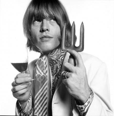 Brian Jones y Jim Morrison murieron el mismo día, a la misma edad, pero con dos años de diferencia (Facebook The Rolling Stones).