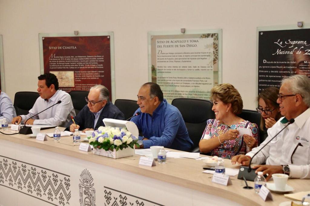 El gobernador de Guerrero en reunión con el gabinete ampliado. (Especial)