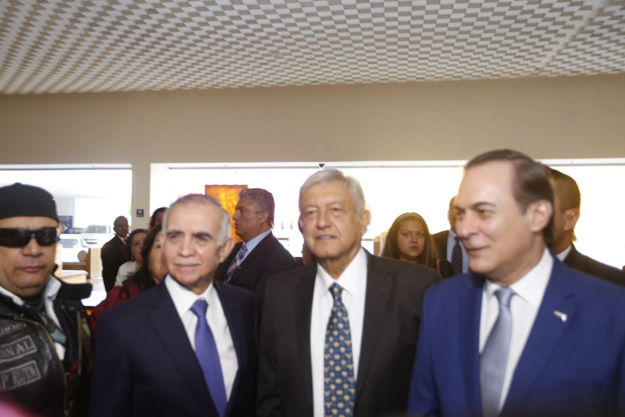 Andrés Manuel López Obrador, el líder empresarial Juan Pablo Castañón, y el futuro jefe de la Oficina de Presidencia, Alfonso Romo. (Héctor Téllez)