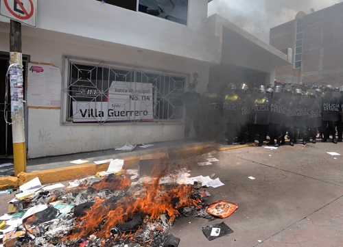 En la junta local  del IEEM. (Especial)