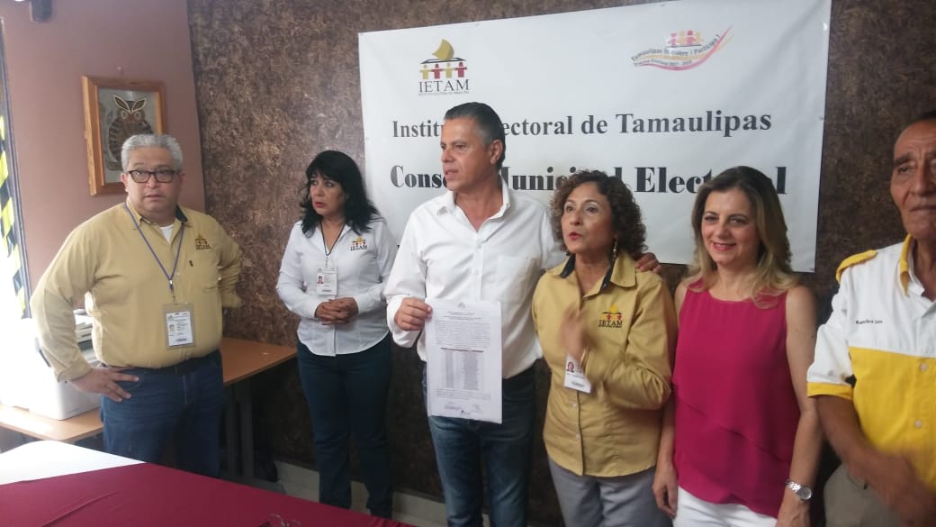 Reciben candidatos electos a la presidencia de Tampico y Ciudad Victoria constancia de mayoría por Ietam (Denis Sánchez)