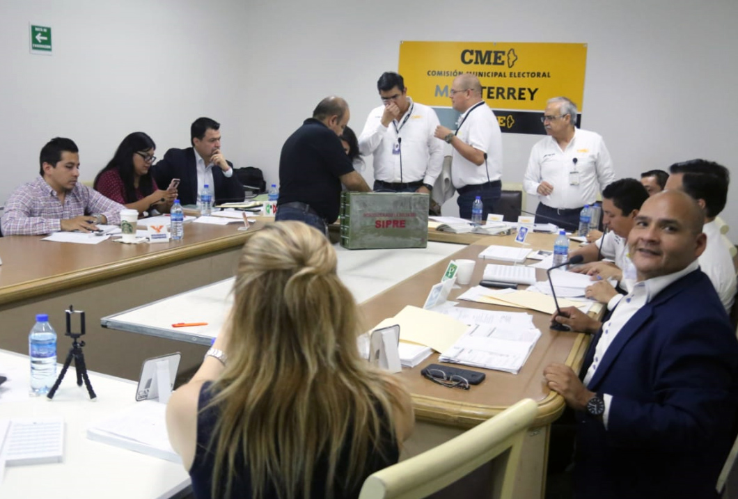Los voceros de los institutos políticos intervienen hasta 20 minutos en la apertura de cada caja. (Foto: Raúl Palacios)