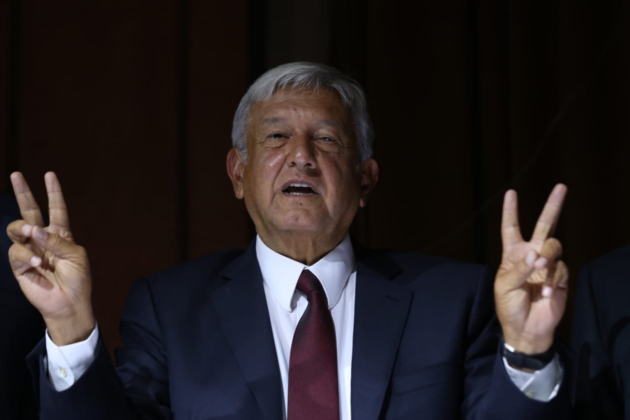 Andrés Manuel López Obrador dijo que analiza tener seguridad. (Octavio Hoyos)