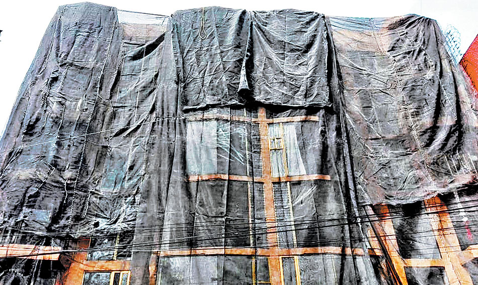 Comenzó la demolición del conjunto habitacional de Pacífico 223, en Coyoacán, dañado por el sismo del año pasado. (Especial)